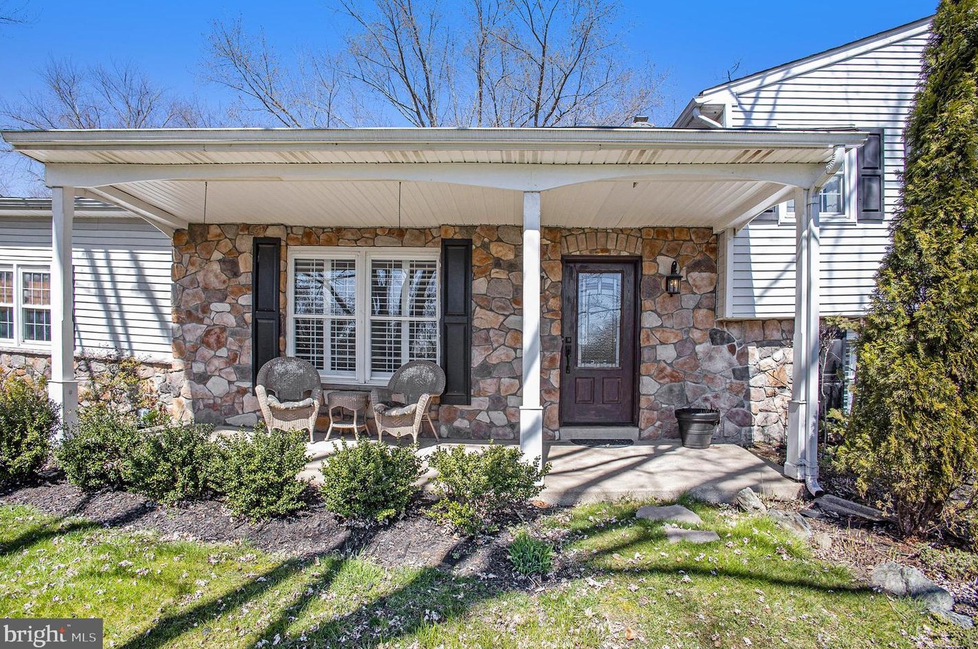 3275 Pebblewood Ln, Dresher, PA 19025