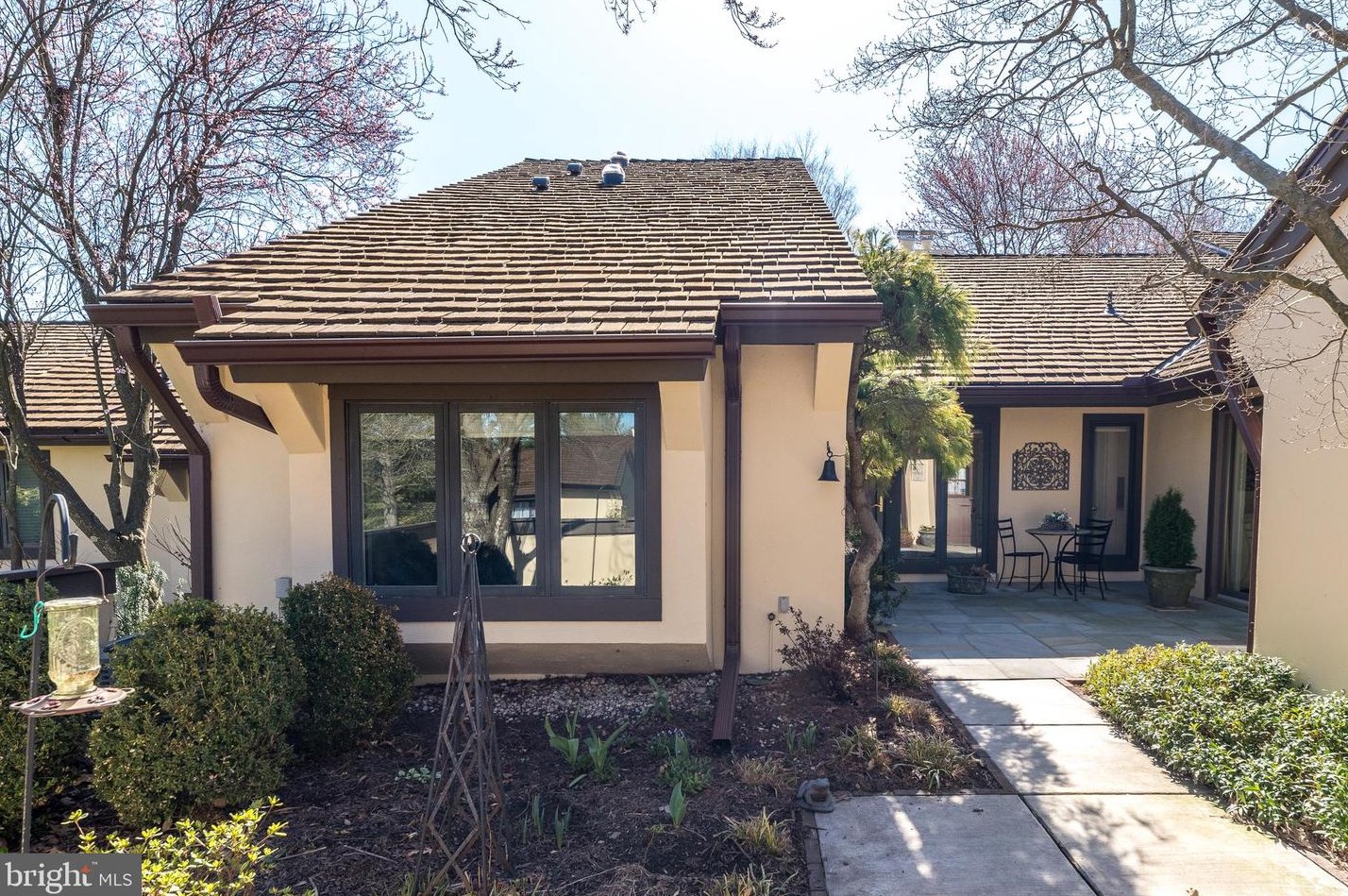 7 Hounds Run Ln, Blue Bell, PA 19422