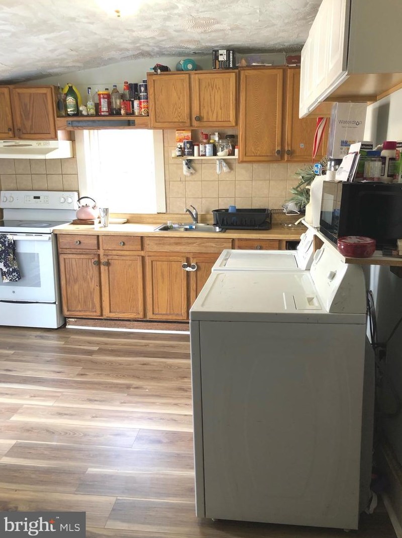 21 E Spring Ave, Ardmore, PA 19003