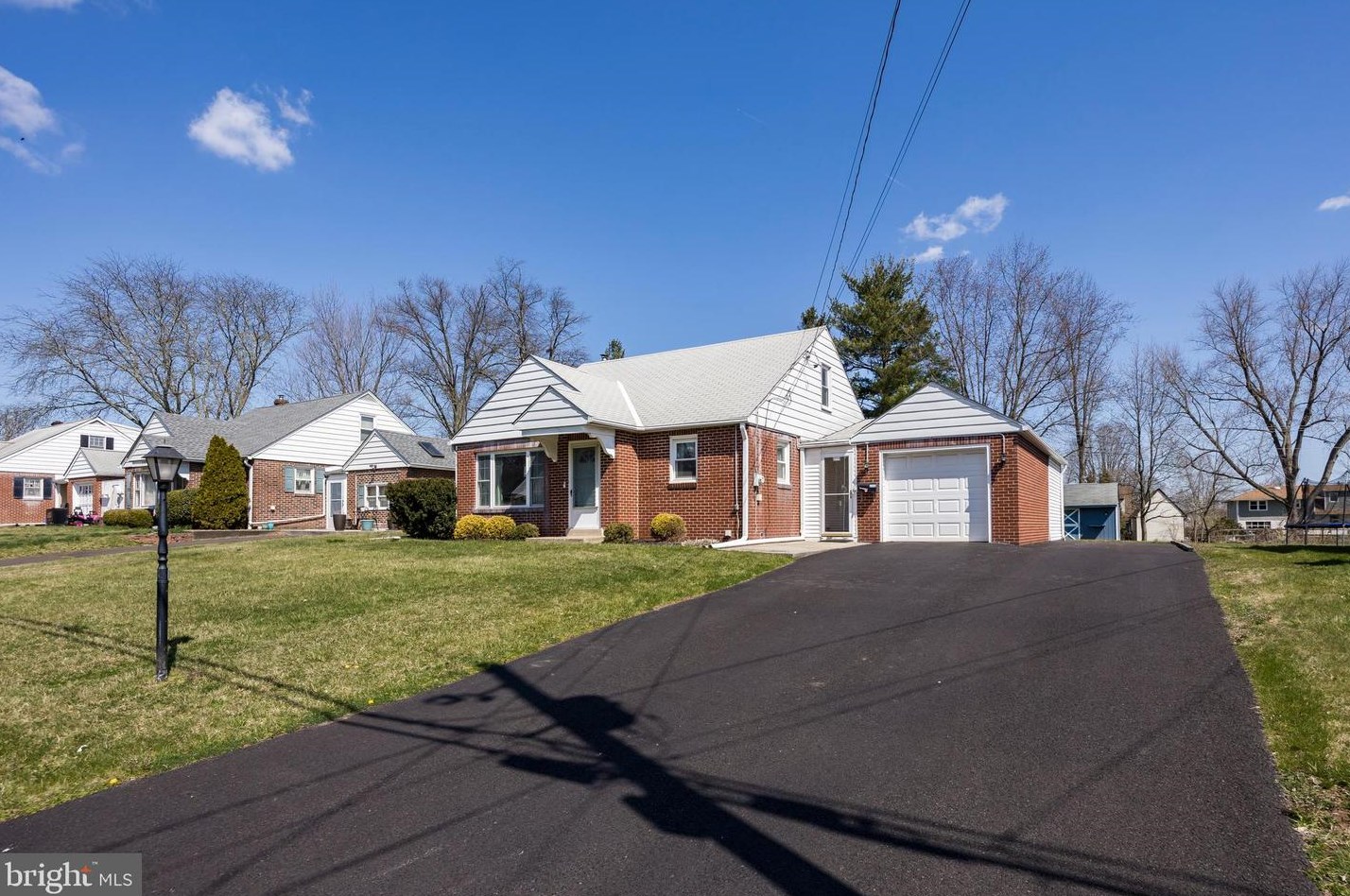 2773 Beech St, Hatfield, PA 19440-2304