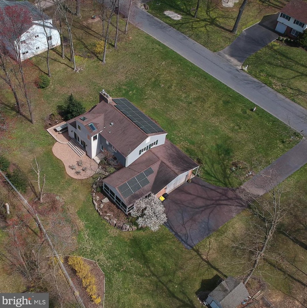 114 White Oak Rd, North Wales PA  19454-2450 exterior