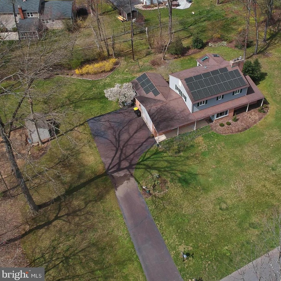 114 White Oak Rd, North Wales PA  19454-2450 exterior