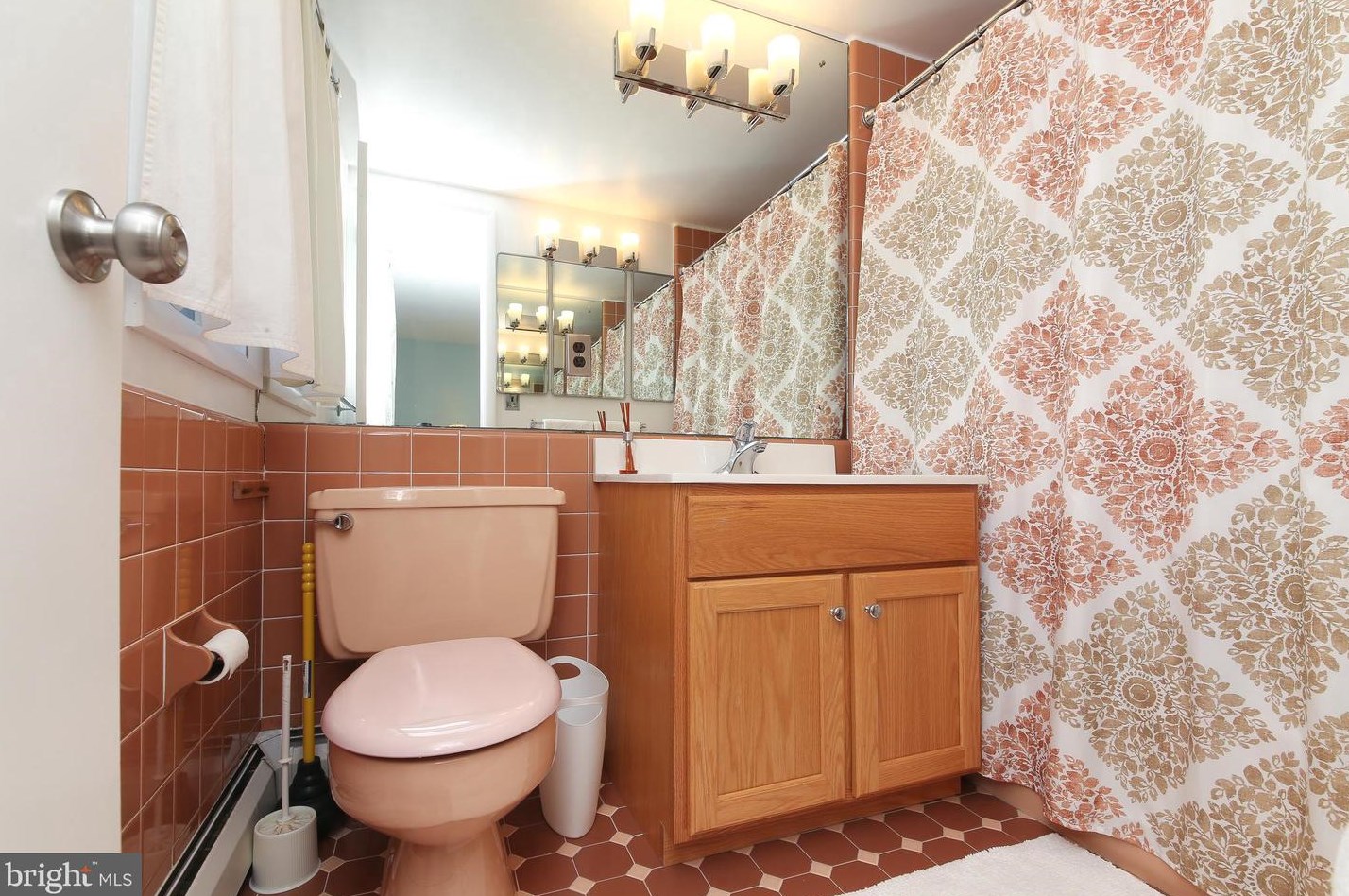 114 White Oak Rd, North Wales PA  19454-2450 exterior