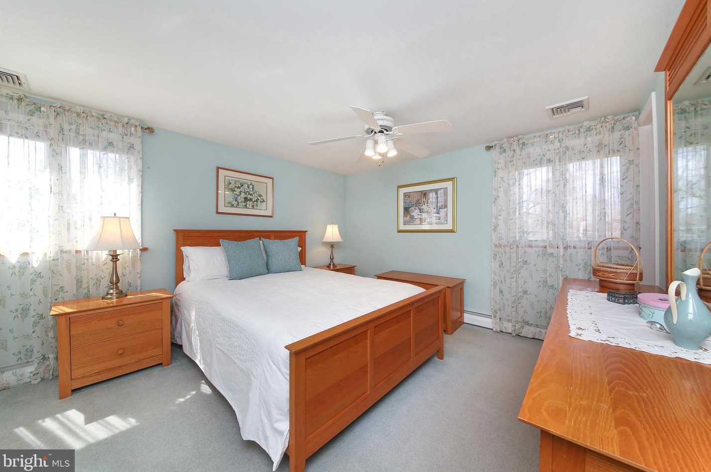 114 White Oak Rd, North Wales PA  19454-2450 exterior