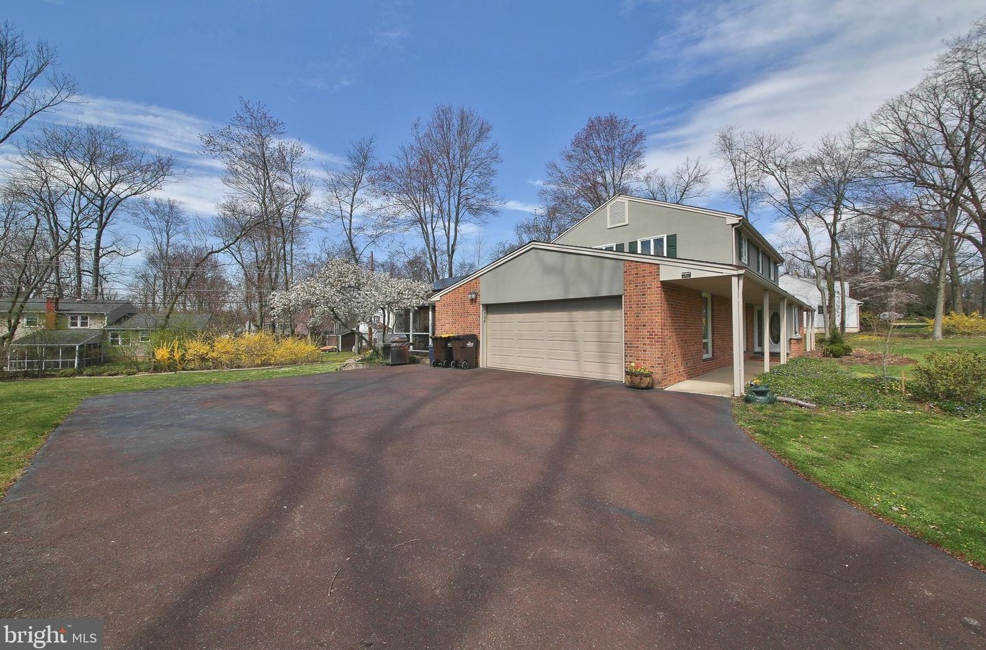 114 White Oak Rd, North Wales PA  19454-2450 exterior