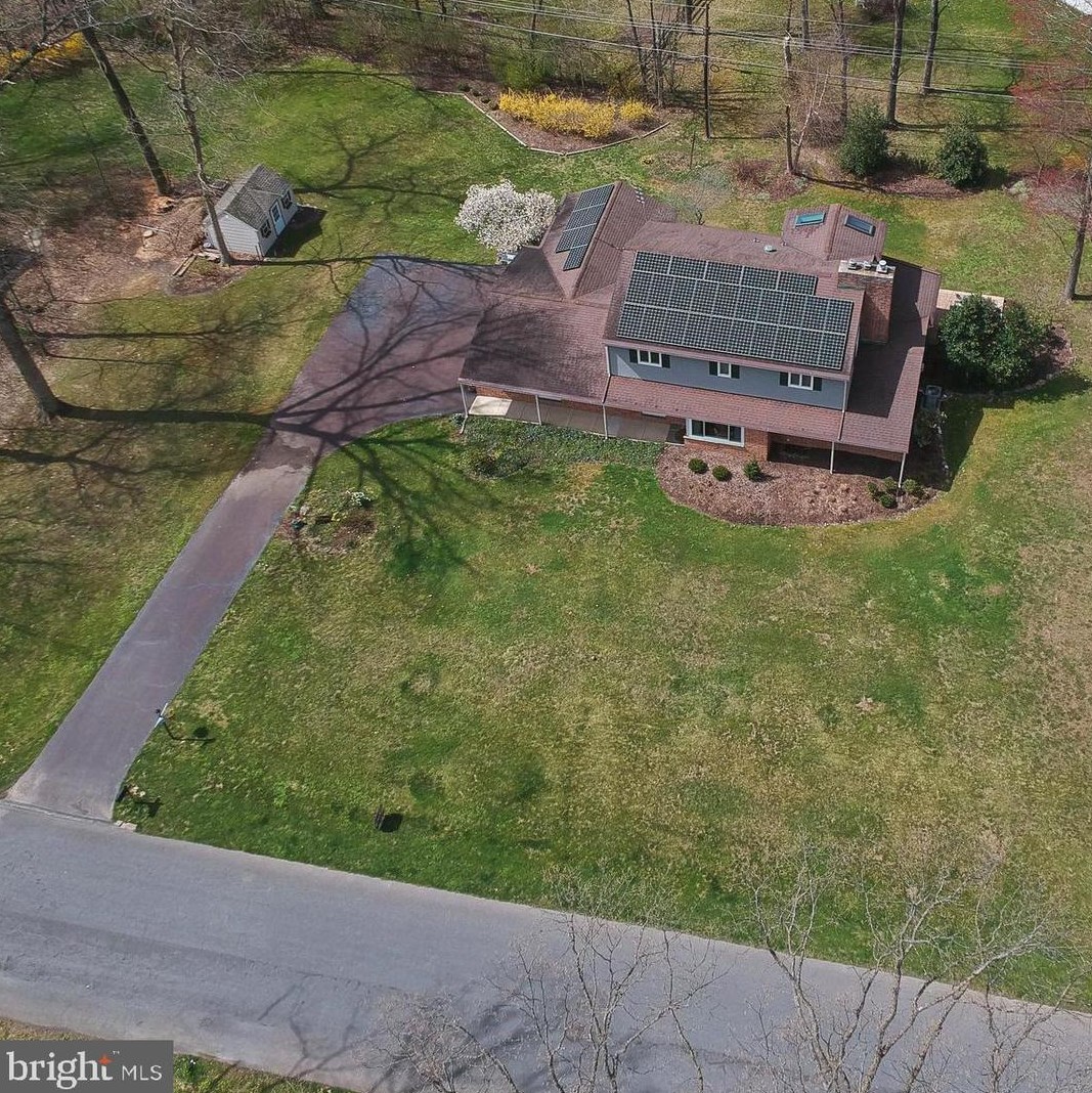 114 White Oak Rd, North Wales PA  19454-2450 exterior