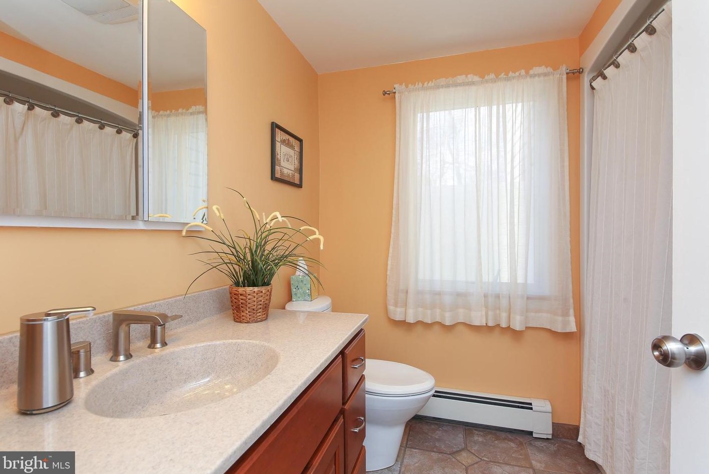 114 White Oak Rd, North Wales PA  19454-2450 exterior