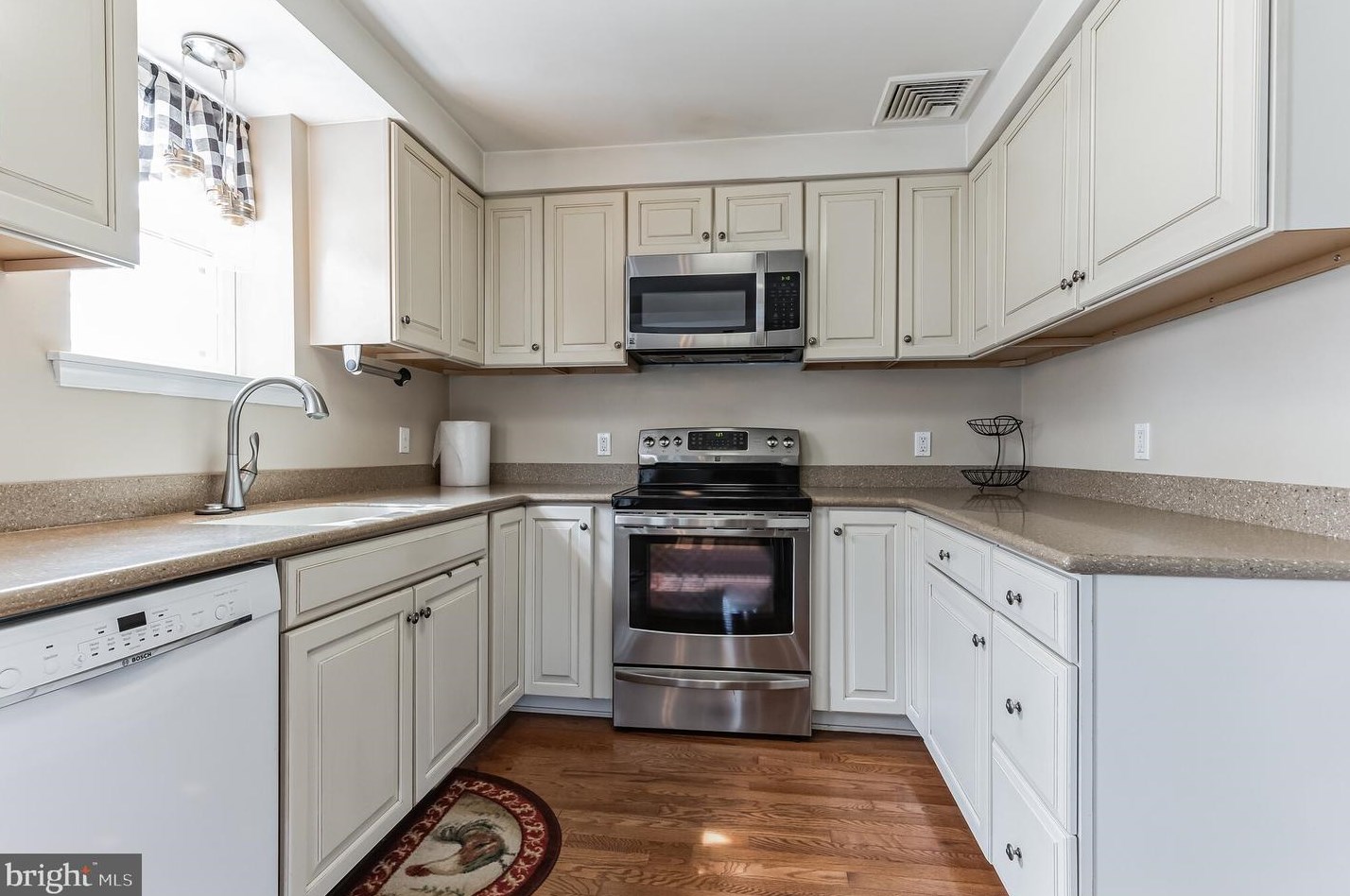 429 Prospect Ave, Horsham PA  19044-1703 exterior