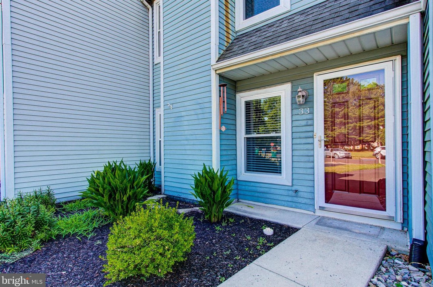 33 Bark Hollow Ln, Horsham, PA 19044