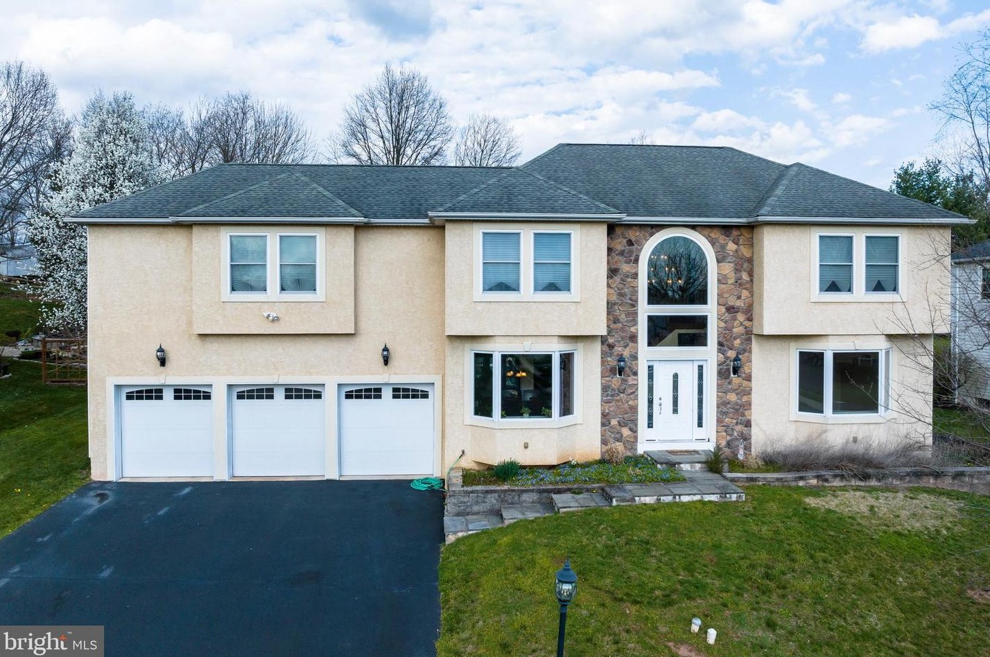 1591 Potter Dr, Pottstown, PA 19464