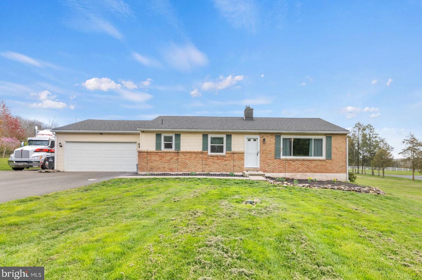 902 Township Line Rd, Perkiomenville, PA 18074