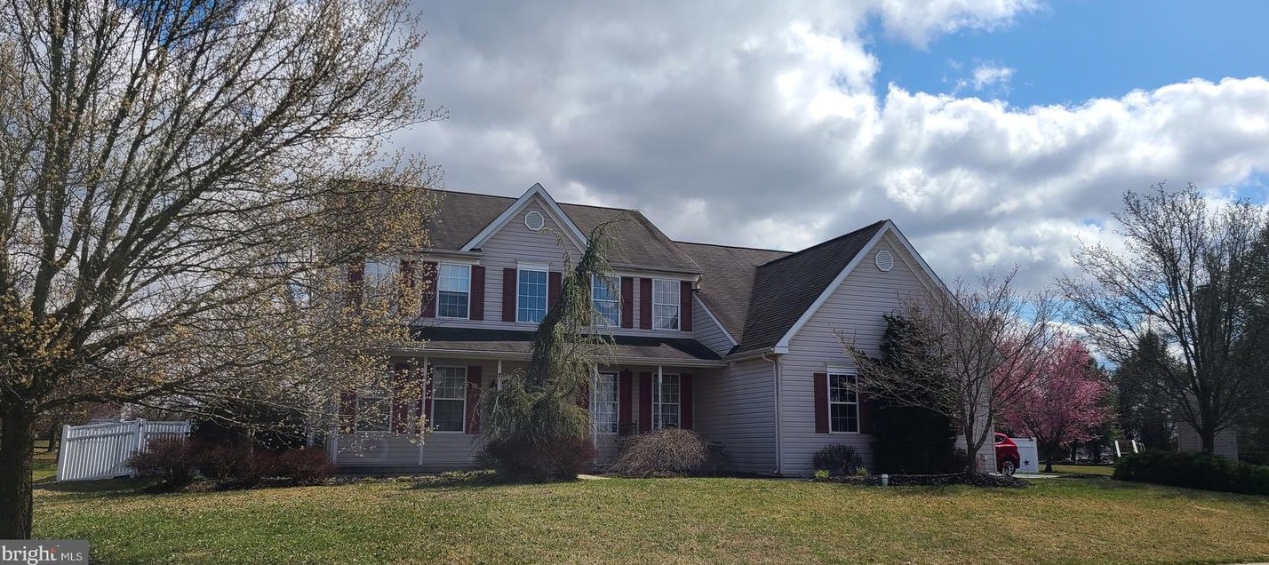 1010 Andrews Ln, Red Hill, PA 18073