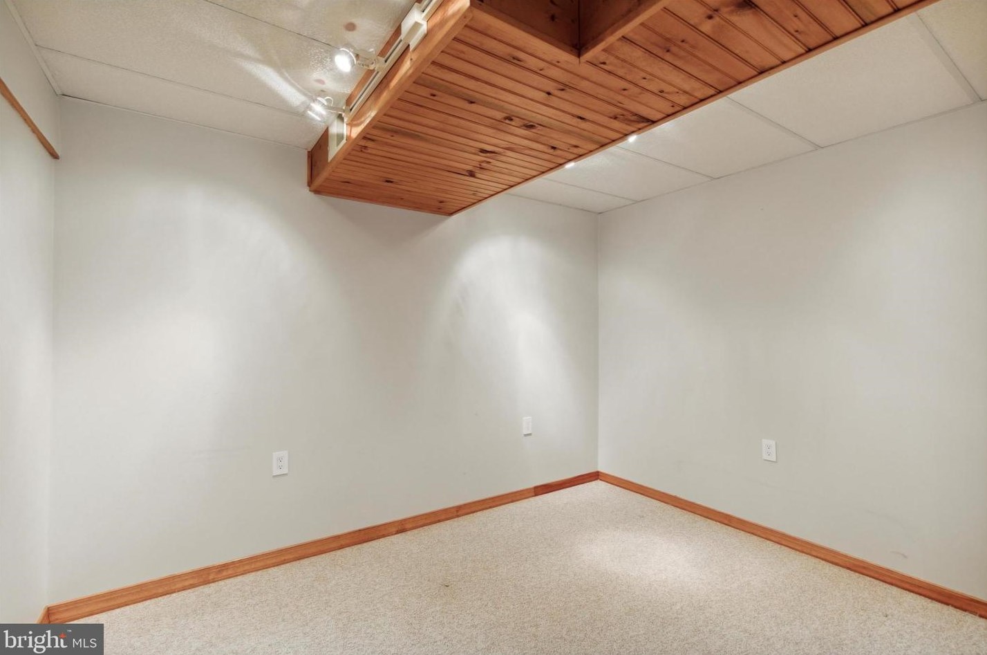 105 Stayman Dr, North Wales PA  19454-1433 exterior