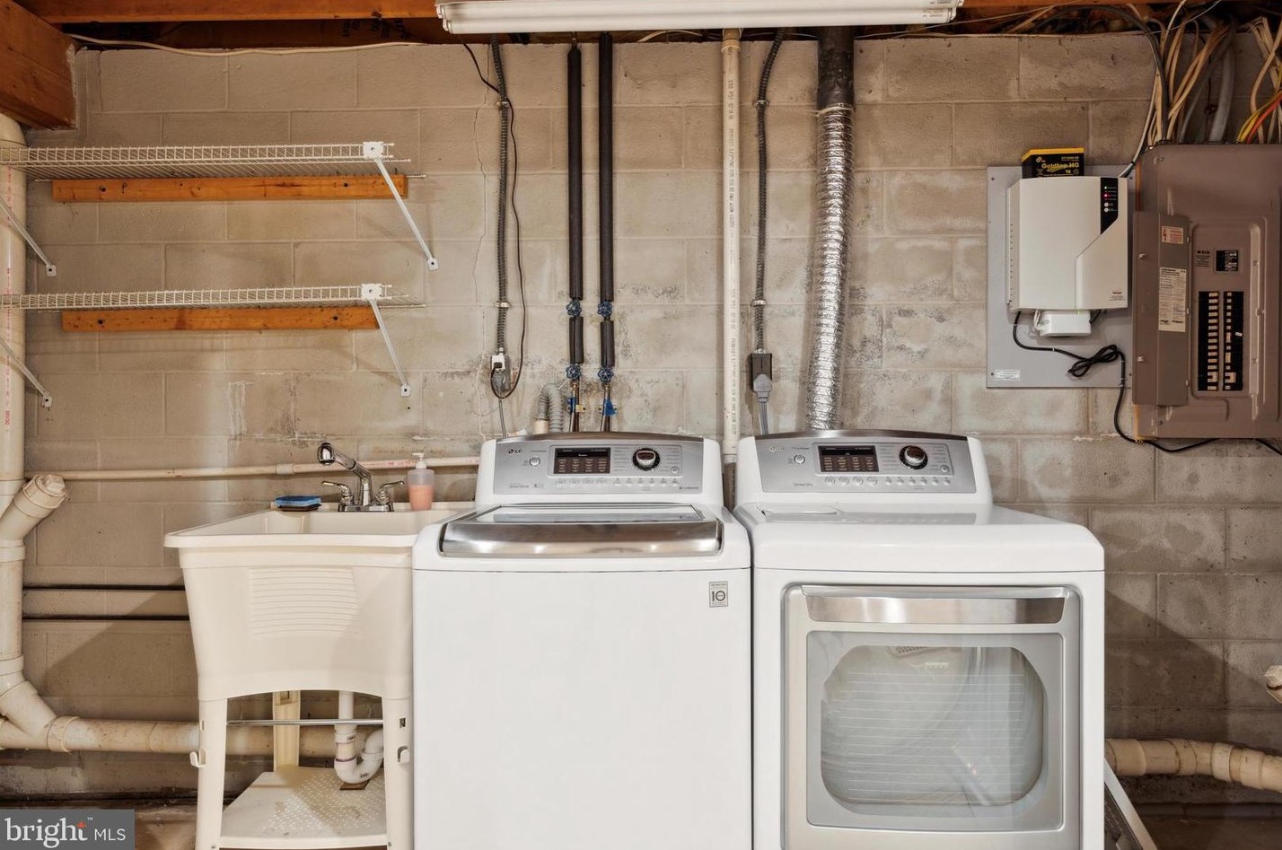 105 Stayman Dr, North Wales PA  19454-1433 exterior