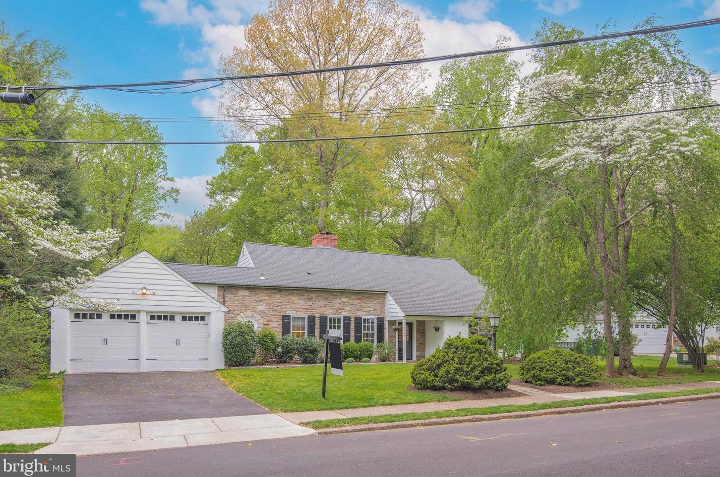 742 Winding Rd, Meadowbrook, PA 19046-1548