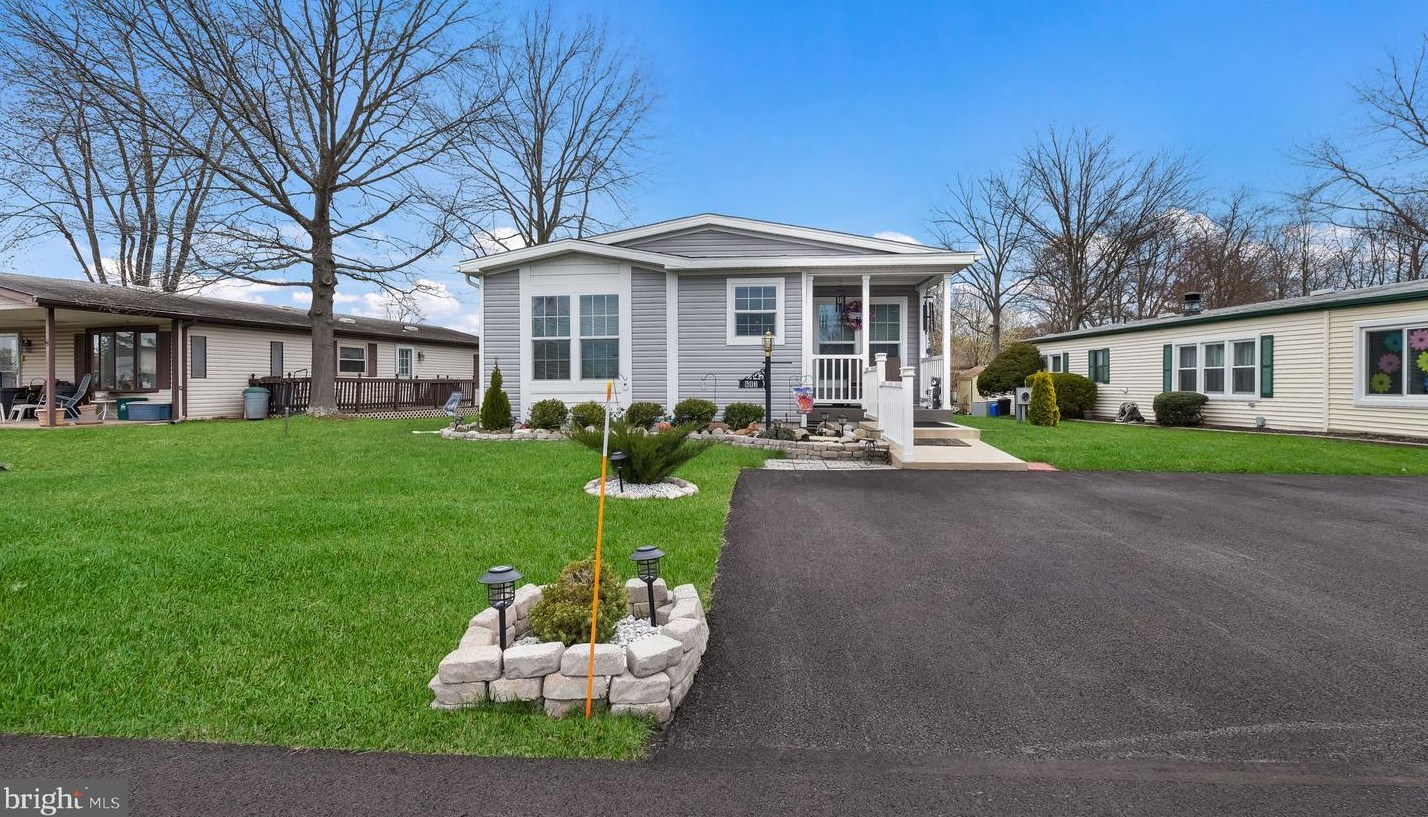 683 Honey Suckle Dr, North Wales, PA 19454