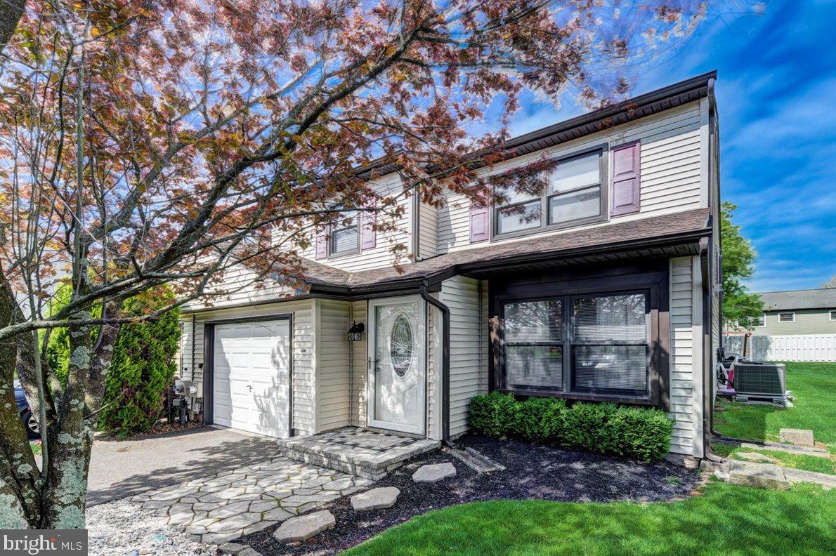 27 Cobblestone Dr, Horsham, PA 19044