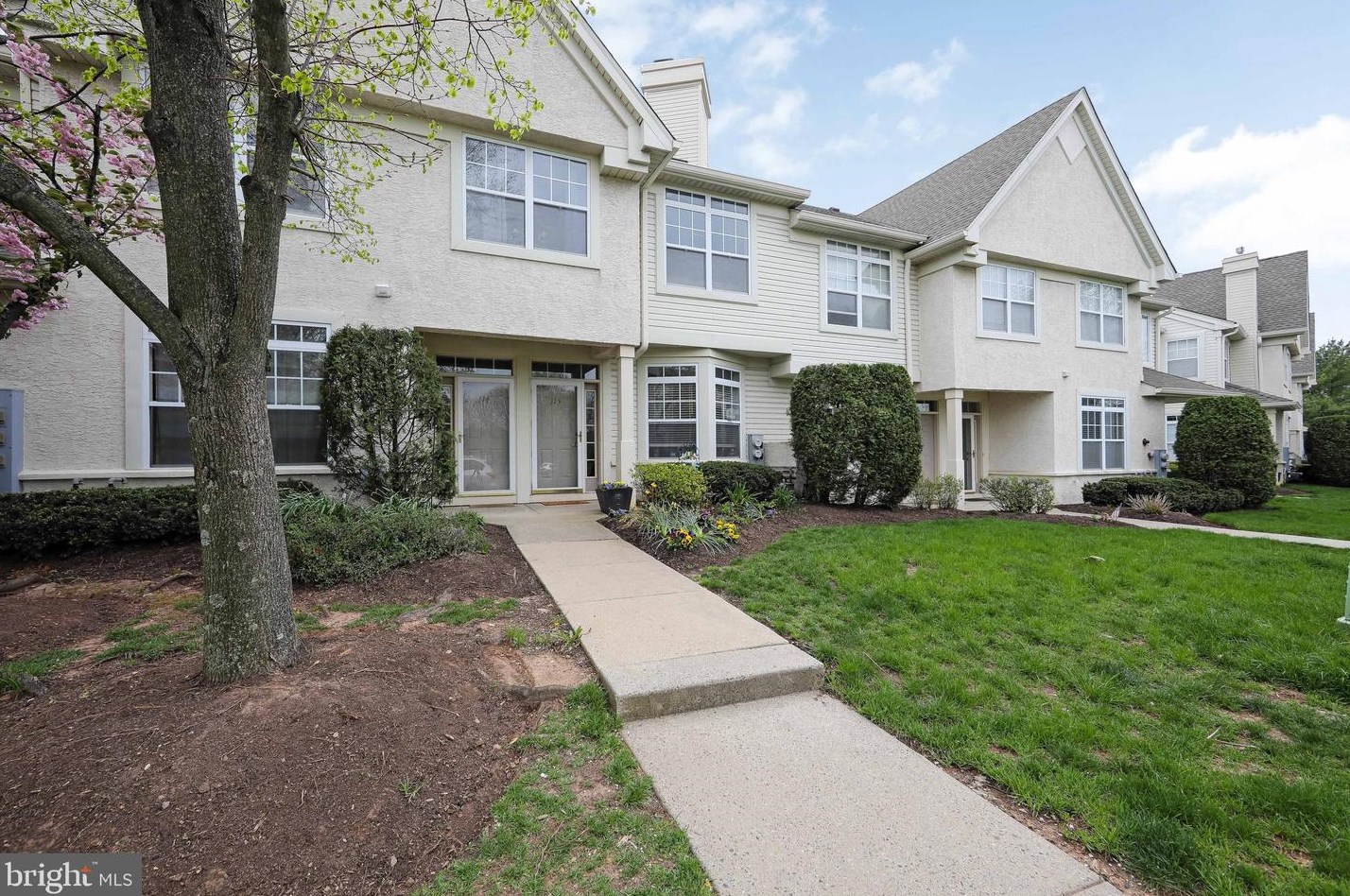 113 Dresher Woods Dr, Dresher, PA 19025