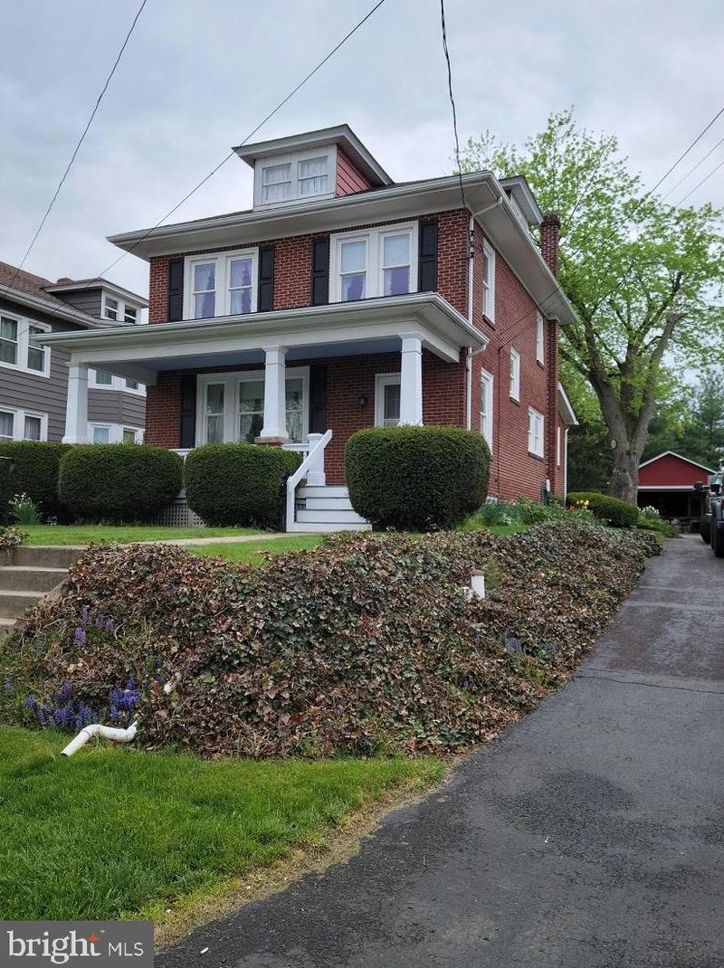 817 N Lewis Rd, Limerick, PA 19468