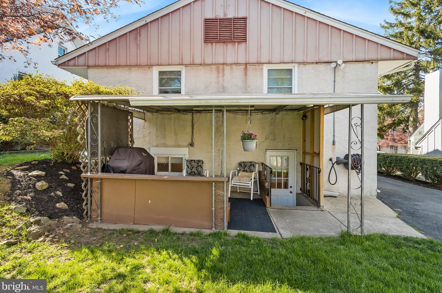 212 Blake Ave, Meadowbrook PA  19046-4211 exterior