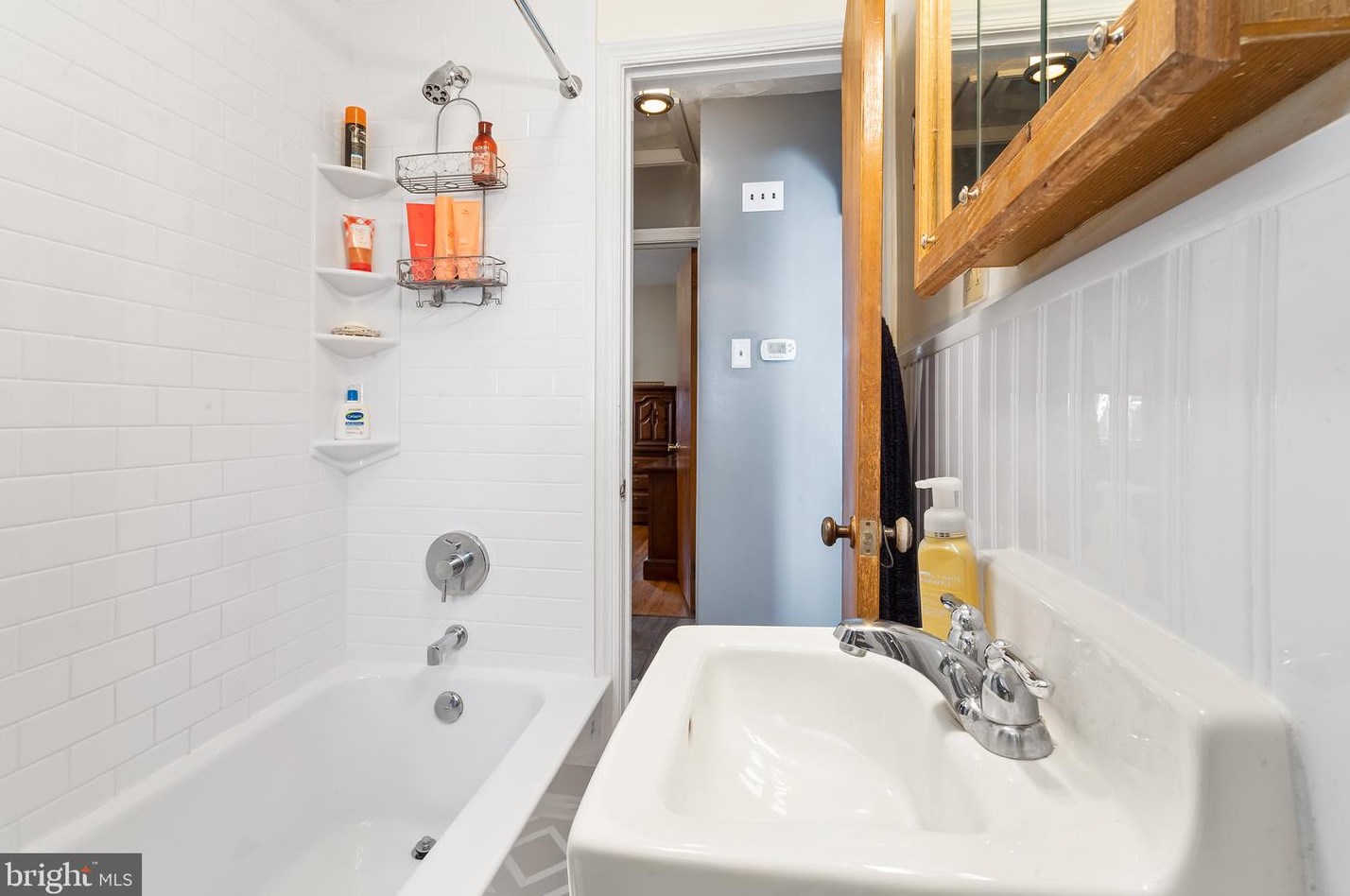 212 Blake Ave, Meadowbrook PA  19046-4211 exterior