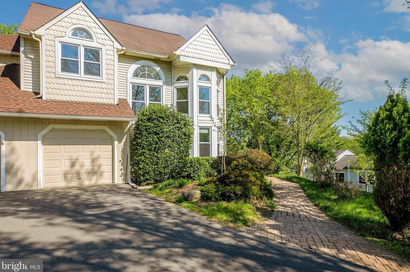 8445 Clodian Ct, Ardsley, PA 19038-7466