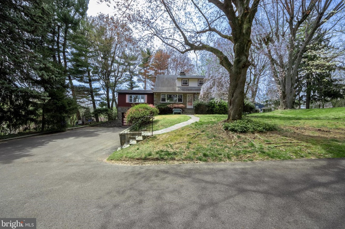 34 Township Line Rd, Melrose Park, PA 19027