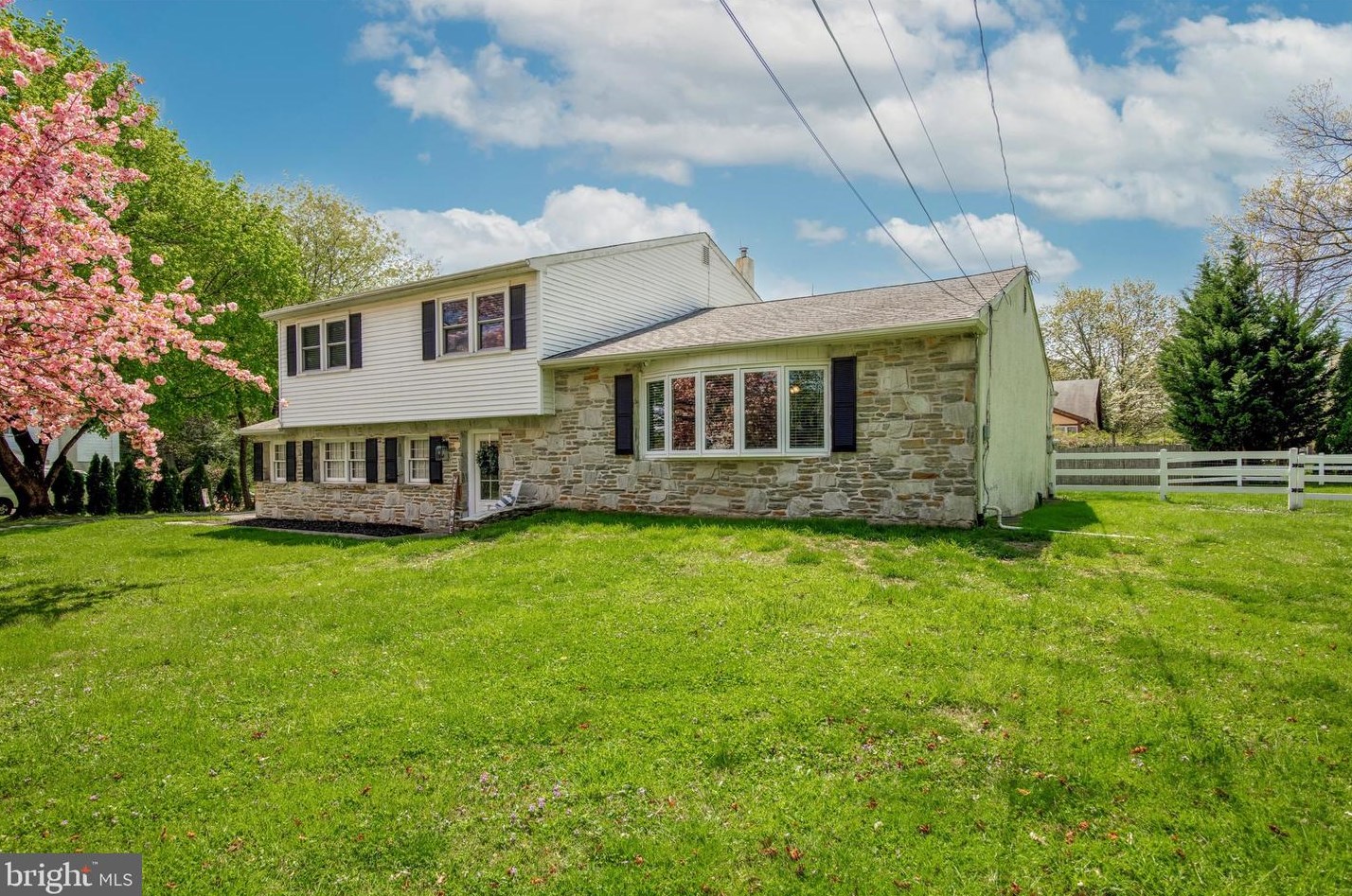 304 Pheasant Dr, Huntingdon Valley, PA 19006