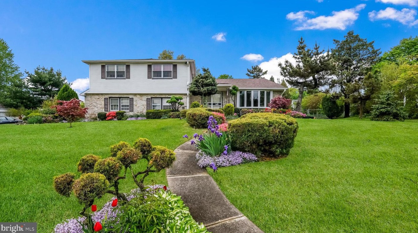 876 Red Wing Ln, Huntingdon Valley, PA 19006