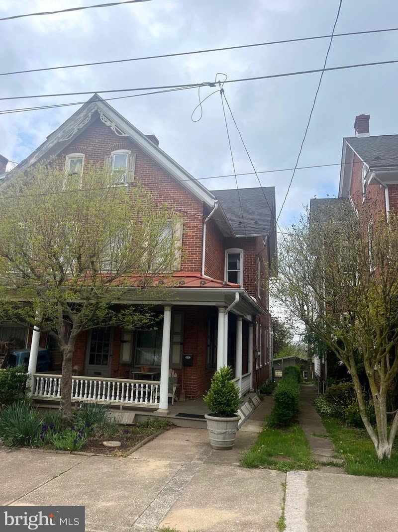 442 Jefferson St, East Greenville, PA 18041-1506