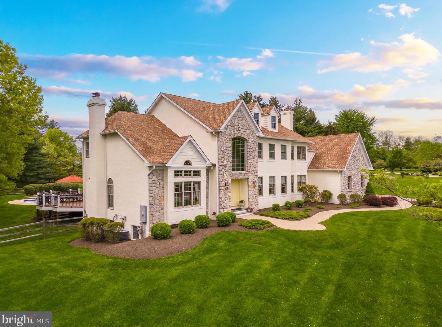 606 Creek Ln, Flourtown, PA 19031