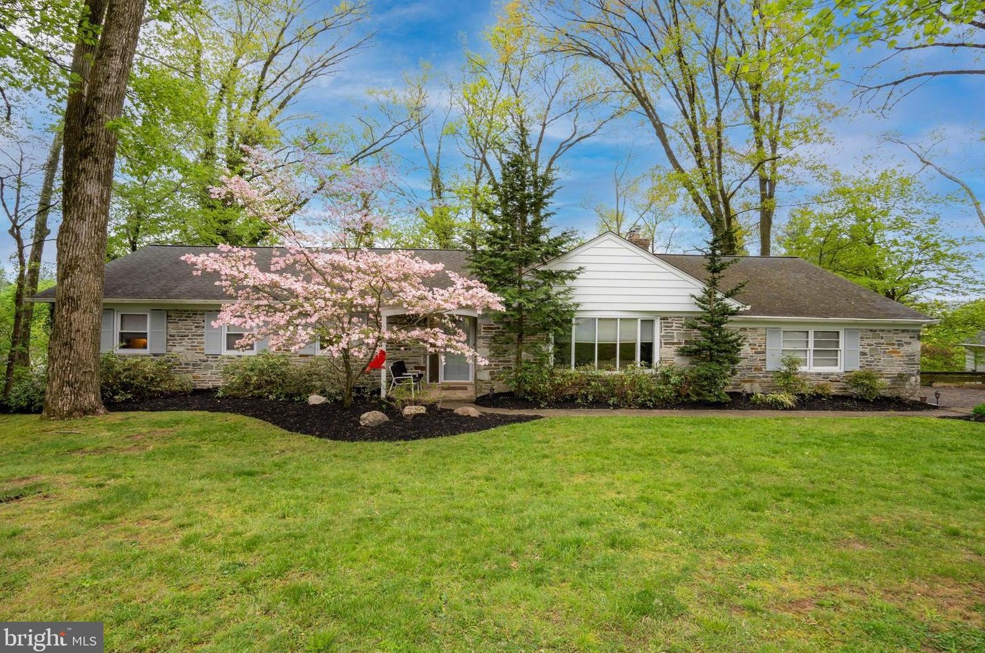 1957 Robert Rd, Meadowbrook, PA 19046-1120