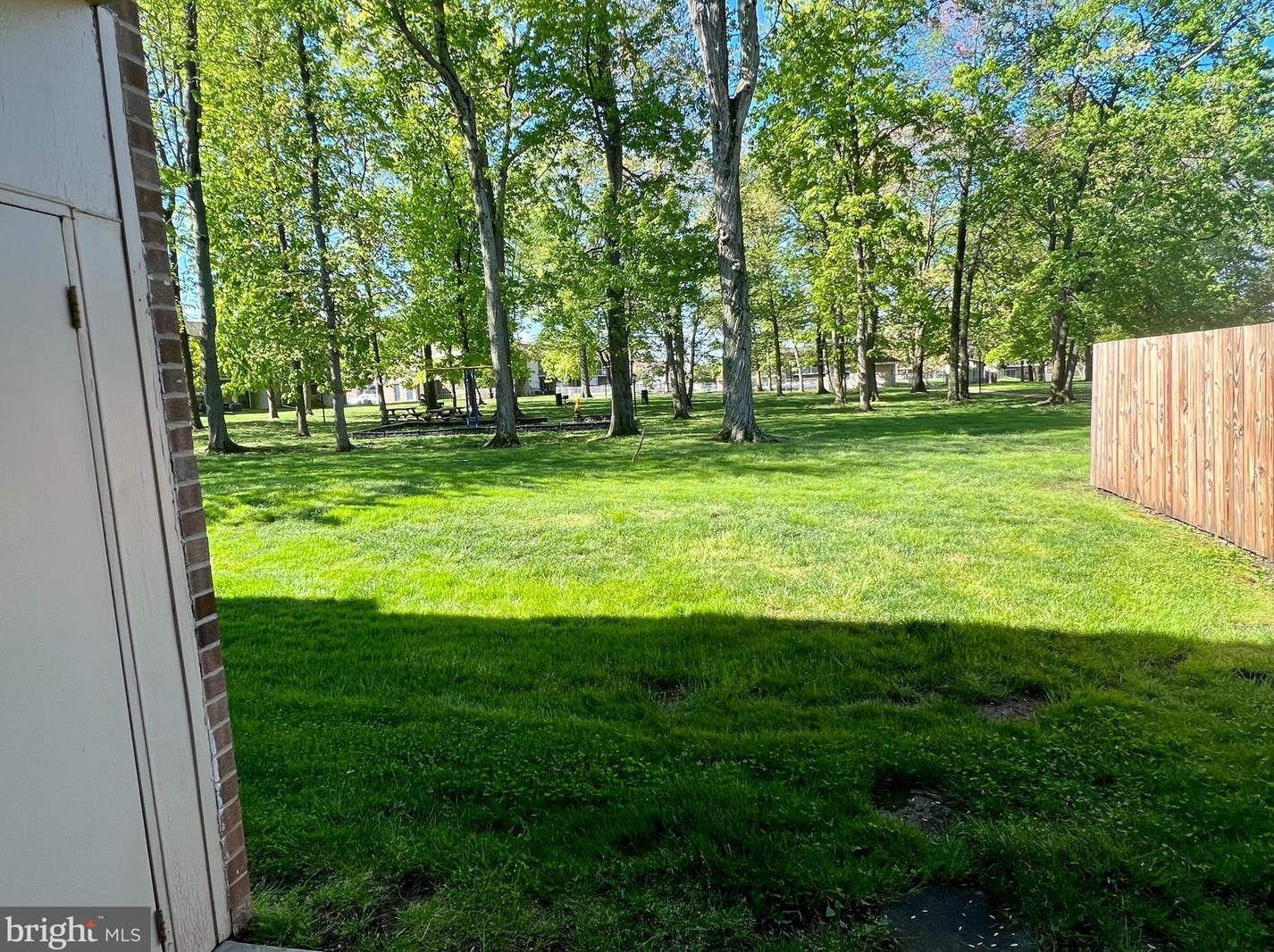 24 Shannon Dr, North Wales PA 19454-4031 exterior