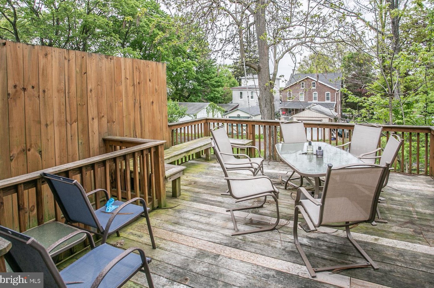 314 Montgomery Ave, North Wales PA  19454-2950 exterior