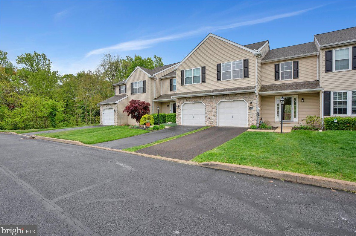 1336 Valley Dr, Lansdale, PA 19446