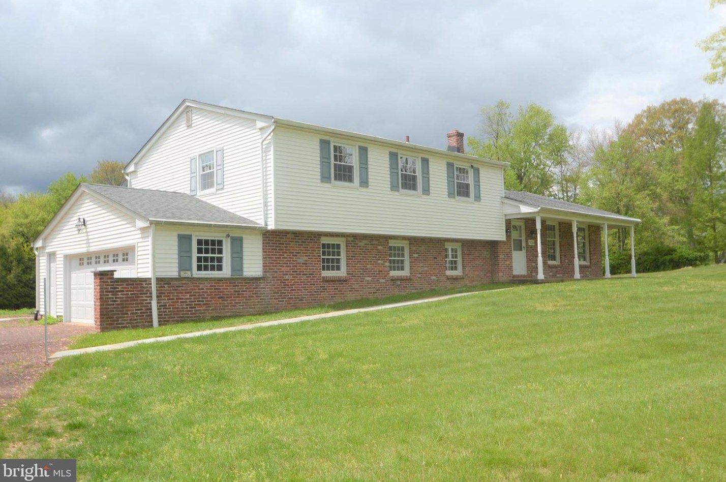 1436 E Lamplighter Ln, North Wales, PA 19454