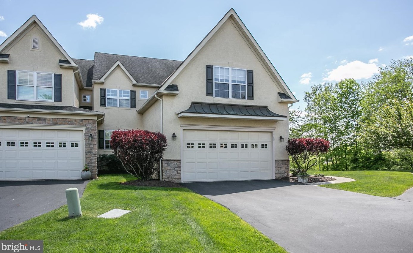 582 Farmdale Cir, Blue Bell, PA 19422