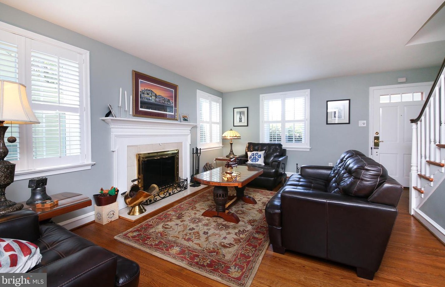 521 Fox Rd, Ardsley, PA 19038-2807