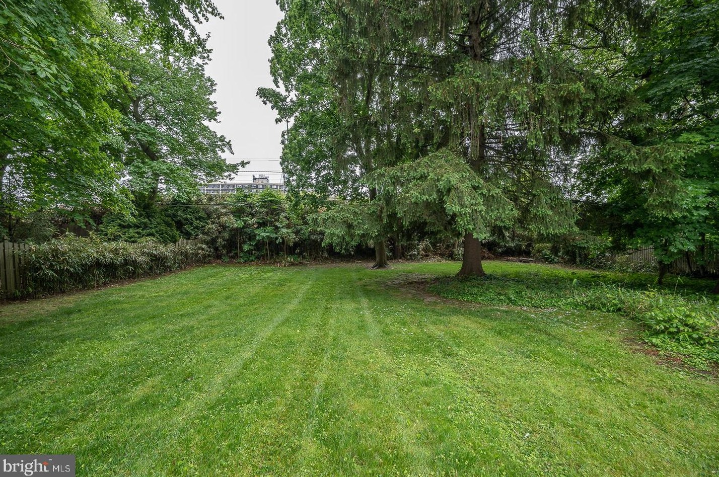 254 Hathaway Ln, Penn Wynne PA 19096-1924 exterior