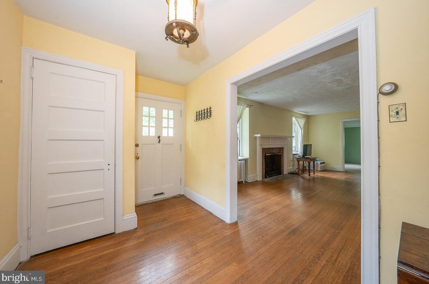 254 Hathaway Ln, Penn Wynne PA 19096-1924 exterior