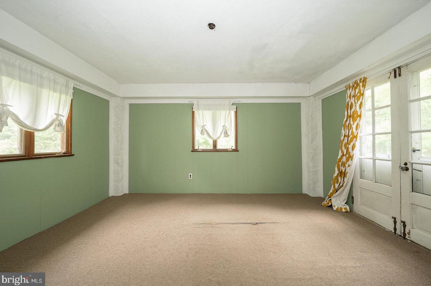 254 Hathaway Ln, Penn Wynne PA 19096-1924 exterior