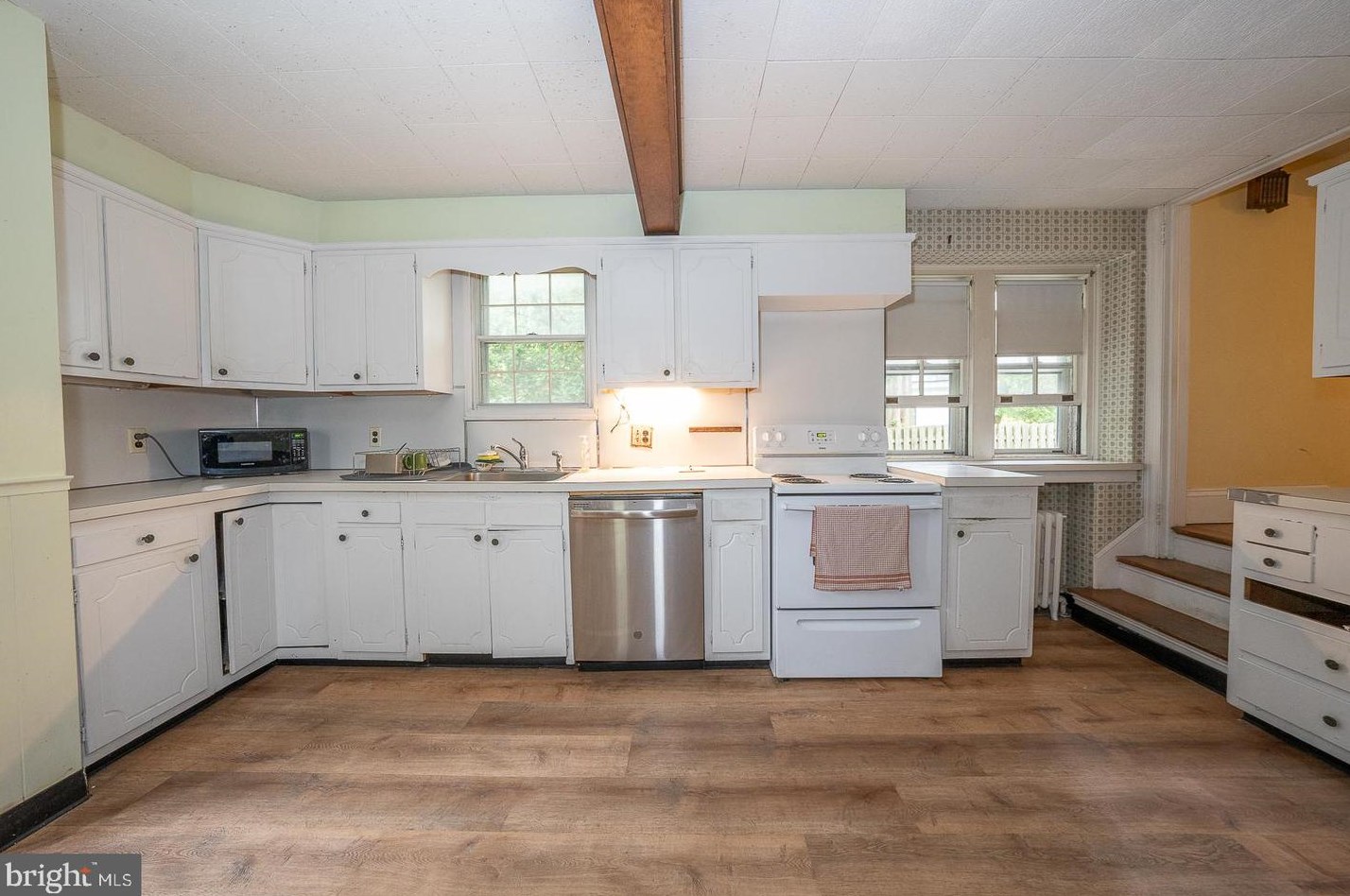 254 Hathaway Ln, Penn Wynne PA 19096-1924 exterior