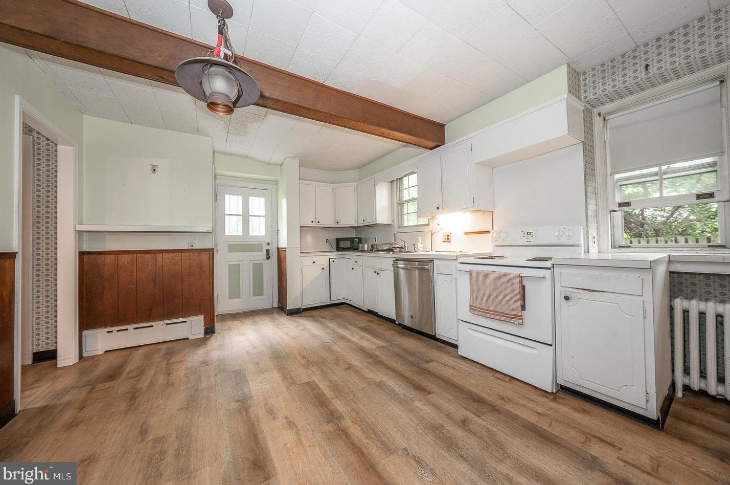 254 Hathaway Ln, Penn Wynne PA 19096-1924 exterior