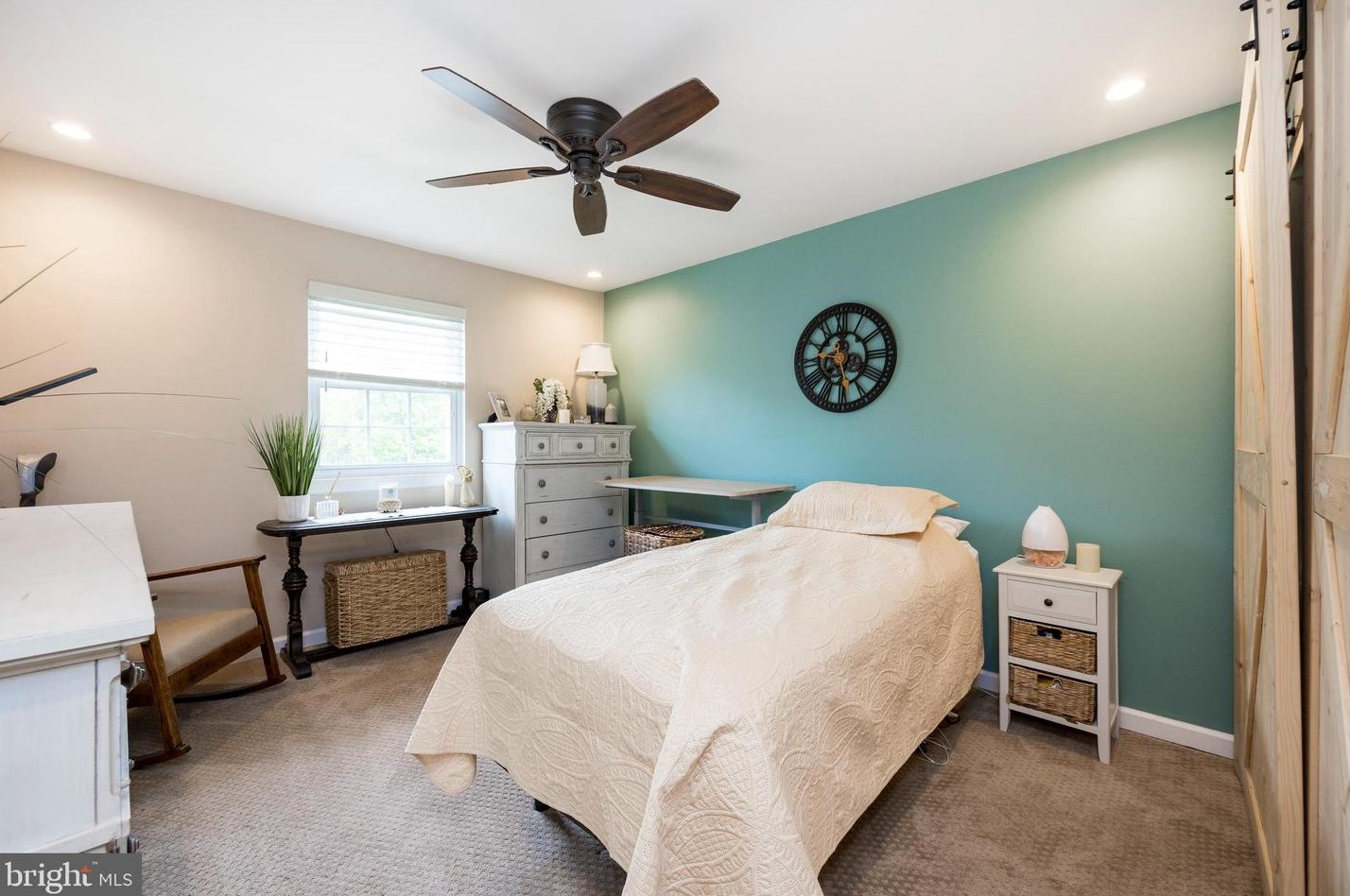 44 Wexford Dr, North Wales PA  19454-4022 exterior