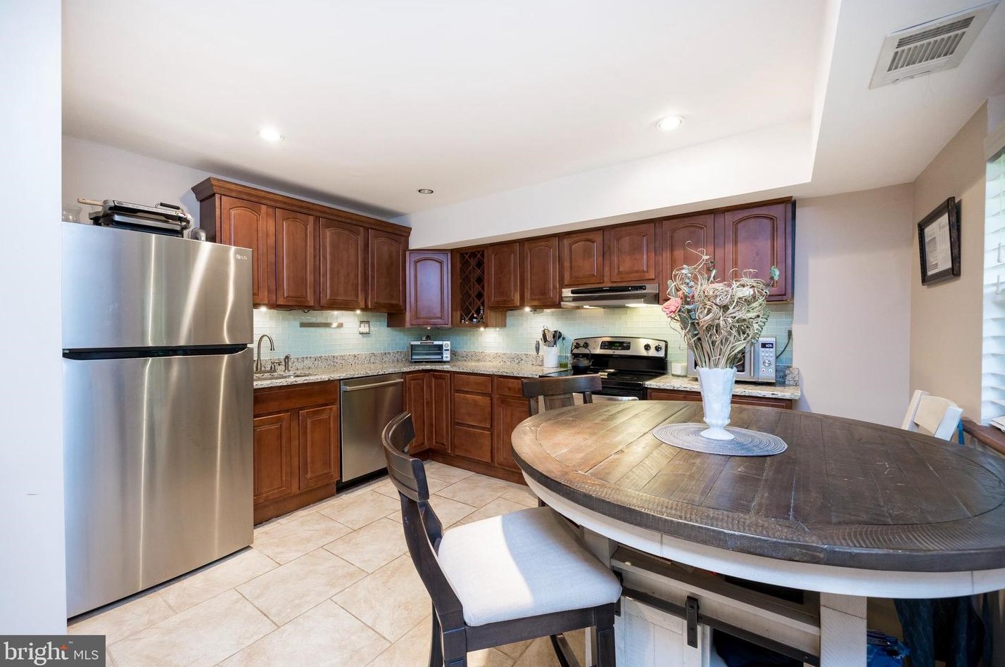 44 Wexford Dr, North Wales PA  19454-4022 exterior