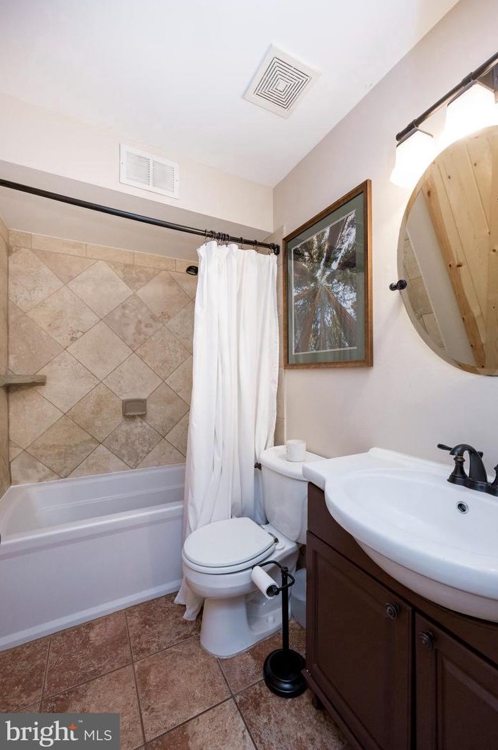 44 Wexford Dr, North Wales PA  19454-4022 exterior