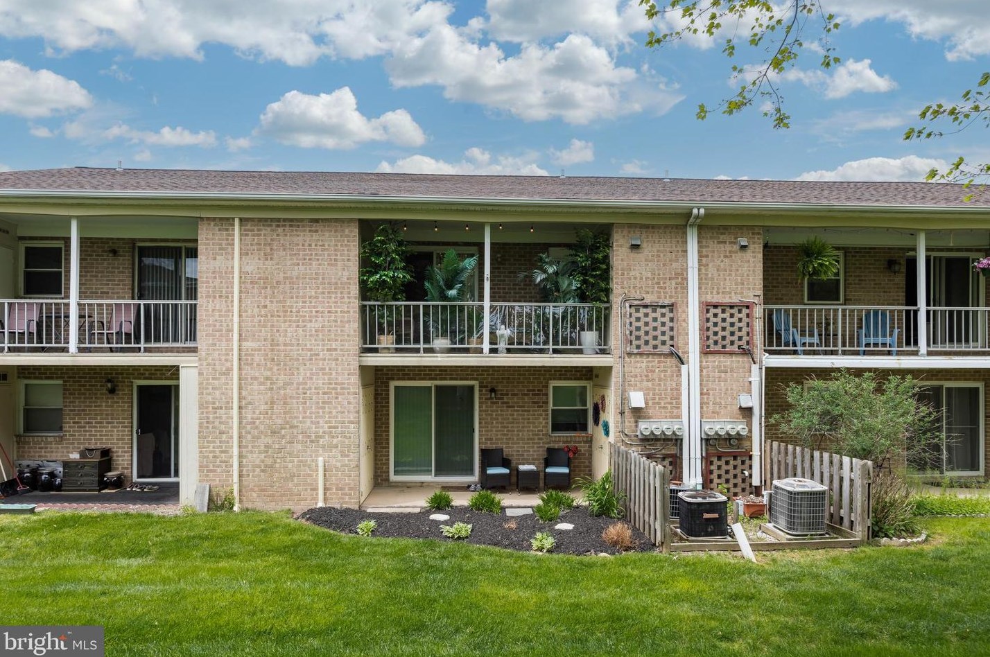 44 Wexford Dr, North Wales PA  19454-4022 exterior