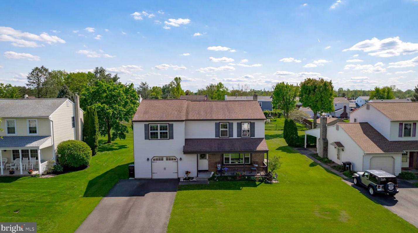 7 Paddock Cir, Horsham, PA 19044