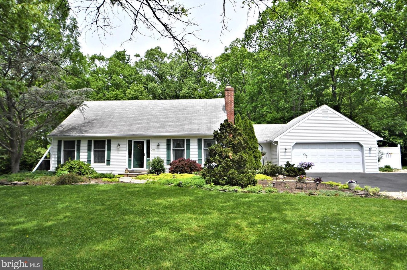 137 E Woods Dr, Harleysville, PA 19438