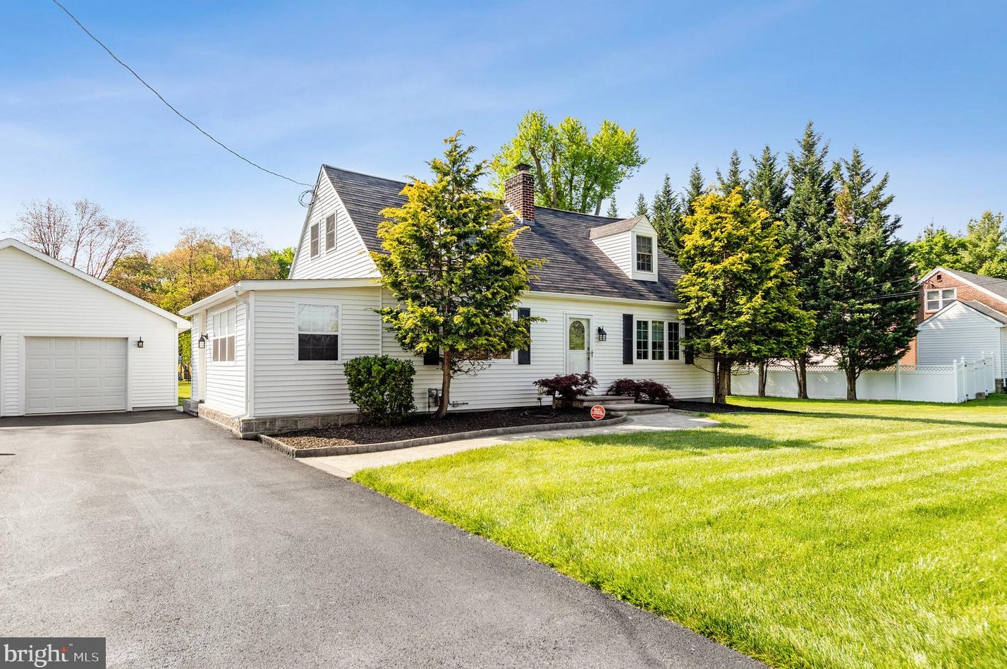 3037 Pine Rd, Huntingdon Valley, PA 19006